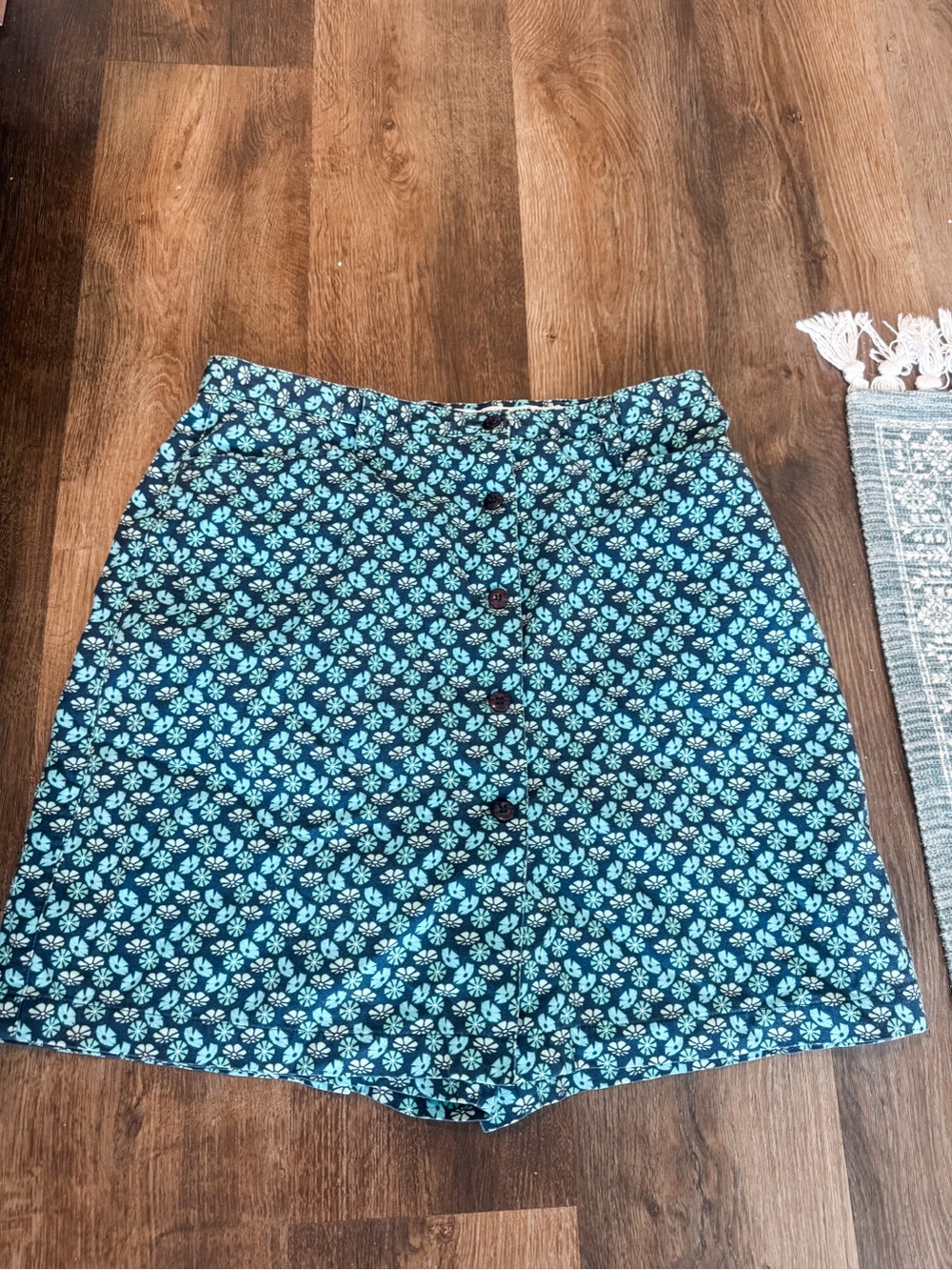 Floral Button-Front Golf Skirt Skort in Teal & Black